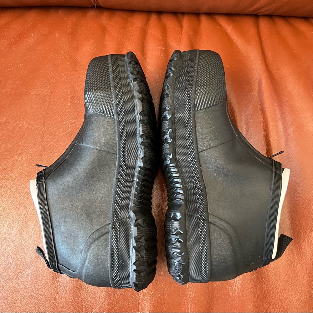 NWT. BOGS MEN'S COMPOSITE TOE OVERSHOE
WORK SHOES - Picture 5 of 12